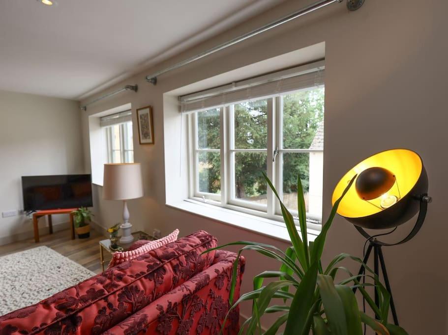 Spacious 1-Bed Apartment With Super King Or Twin In Central Charlbury, Cotswolds Exterior foto
